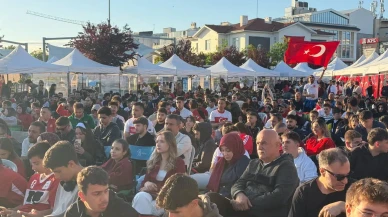 Yalova'da dev ekran etkinliğiyle milli maç coşkusu yaşandı