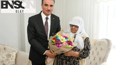 Erzurum Valisi, şehit annesine duygusal Anneler Günü jesti yapıyor