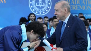 Ömer Tayyip Erdoğan mezuniyet sevinci yaşadı
