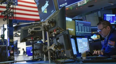 Piyasalar coştu: Petrol çakıldı, borsa rekora koştu