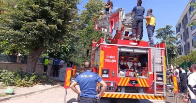 Bursa'da bir apartman dairesinde çıkan yangın paniğe neden oldu! Yangın sonrası binada oturanlar hızla tahliye edildi