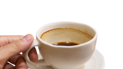 30 Saniyede Bardaktaki Çay Lekesi Çıkaran Yöntem!