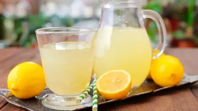 Aç Karnına Tüketilen Ilık Limon Suyunun Şaşırtıcı 7 Faydası Ortaya Çıktı!
