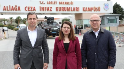CHP'li 2 milletvekili trafik kazası geçirdi, araç hurdaya döndü!