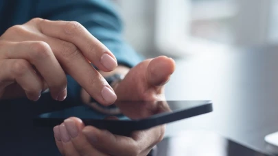 Felaket anlarında büyük önem taşıyan deprem uygulamaları artık internet bağlantısına ihtiyaç duymuyor! Acil durumlarda hayat kurtaran bu uygulamaları hemen indirin!