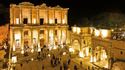 Efes Antik Kenti'nde gece müzeciliği yeniden başlıyor: O tarihten itibaren ziyaretçilere kapılarını açacak
