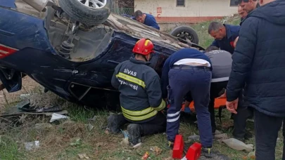 Korkunç olay! Araç, cami avlusuna uçtu: Yaralılar kurtarıldı...