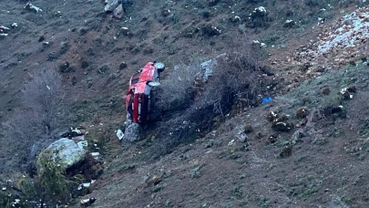 Gümüşhane'de araç uçuruma devrildi!