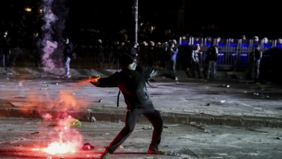 İzinsiz gösterilere katılan 93 kişi tahliye edildi