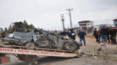 Kahramanmaraş'ta Trafik Kazası: İki Araç Kafa Kafaya Çarpıştı!
