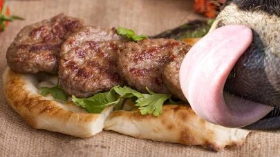Köftenin fiyatını düşürmek için içine dil ve baş eti koymuşlar!