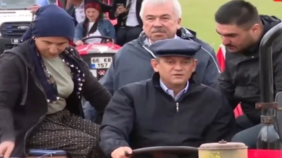 Özgür Özel mitinge traktörle geldi! Çiftçiler konvoy oluşturdu