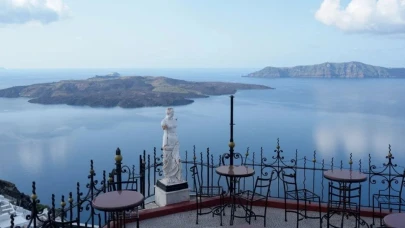 Santorini'de gergin bekleyiş: Ada sulara gömülebilir