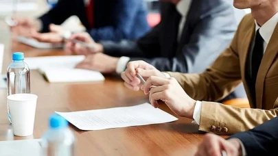 Meclis'e sunulan yeni tasarı ile memurluğa girişte yaş sınırı belirleniyor