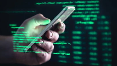 Telefonunuzun hacklenmiş olup olmadığını anlamanın yolu! Şaşırtıcı detaylar ortaya çıktı: 24 binden fazla uygulamada tespit edildi!