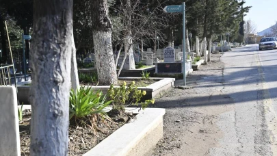 Kırtık Mezarlığı'ndaki Yıpranan Kaldırımlar Yenilenerek Düzenlendi
