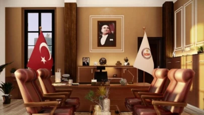 Rüyada kaymakam görmek, kişinin otoriteye saygı duyduğunu ve yönetici figürlerle olan ilişkilerinin önemli olduğunu simgeler. Aynı zamanda rüya sahibinin disiplinli ve sorumluluk sahibi biri olduğunu, hedeflerine ulaşmak için kararlılıkla ilerlediğini gösterir. Bu rüya aynı zamanda kişinin toplum içinde yükselmeye, itibar kazanmaya ve başarılı olmaya olan inancını da temsil edebilir.