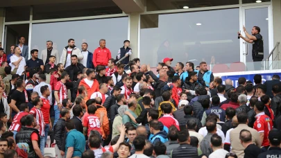 Sivasspor'u hüsrana uğratan beraberlik sonrası tribünlerden istifa talepleri yükseldi