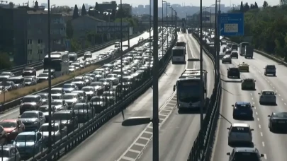 Trafik yoğunluğu: Sürücüler sabırla uzun araç kuyruklarında ilerledi