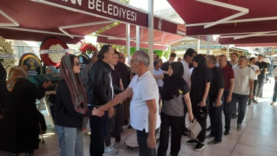 Eyüpspor Başkanı Murat Özkaya, acı bir kayıp yaşadı.Yukarıdaki metni özgünleştirerek haber başlığı haline getirme: Eyüpspor'un Başkanı Murat Özkaya, yasa boğuldu.