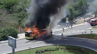 İstanbul'da bir İETT otobüsü aniden alev topuna döndü!