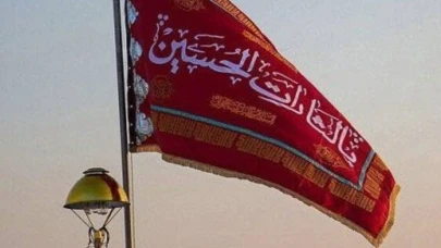 İran’da cami kubbesine "intikam bayrağı" çekildi