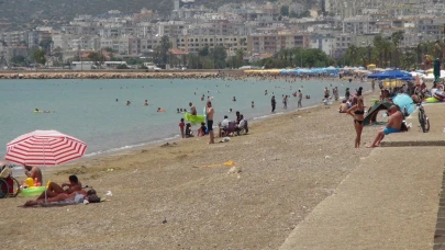 Mersin Sahillerinde Bayram Coşkusu: Tatilciler Akın Etti, Esnafın Yüzü Güldü