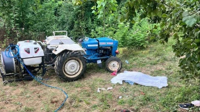 İlaçlama yaparken fenalaşan adam, devrilen traktörün altında kalıp can verdi