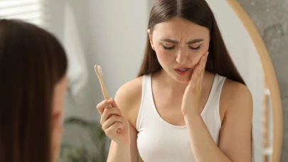 Ağrıdan titremeye son veriyor! Diş ağrısını bıçakla keser gibi alıp götüren doğal yöntem açığa çıktı