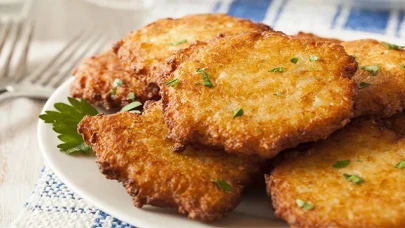 Hem hesaplı hem doyurucu: 10 dakikada enfes patates köftesi tarifi!