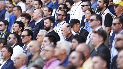 Fenerbahçe taraftarlarının yaratıcı tezahüratı dikkat çekiyor!