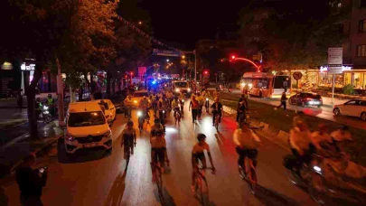 Gazi şehirliler arabasız günde kortejle yürüdü