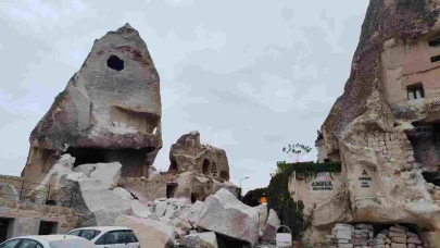 Göreme’de bir peribacası kısmen yıkıldı