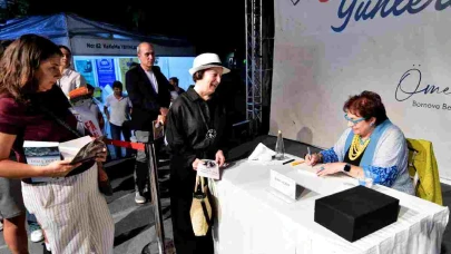 Tarihçi İlber Ortaylı, Bornova'da İzmirlilerle Keyifli Bir Buluşmaya İmza Attı