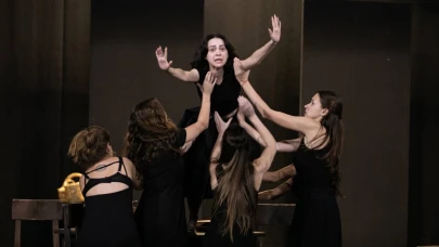 İzmir Şehir Tiyatroları Cadı Kazanı oyununun provalarına devam ediyor