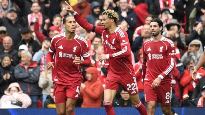 Liverpool, Everton'u şaşırtan bir oyunla devirdi!