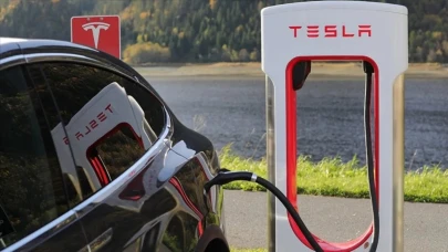 Tesla sahiplerine müjde: Farklı şarj istasyonu derdi bitiyor, MultiPass geliyor!