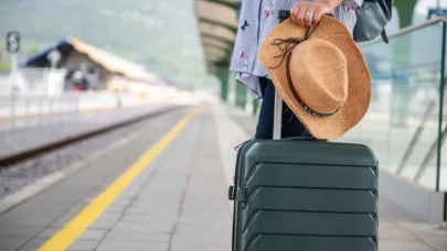 Metro İstasyonlarına Valizle Giriş Yasağı! Seyahat Eşyalarıyla Yolculuk Yapacaklar Dikkat!