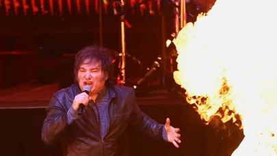 Arjantin Devlet Başkanı Milei, oy kayıplarını unutmak için rock konserine ateş saçtı!