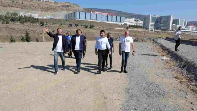 Başkan Önal mahallelerde projeleri inceledi, vatandaşlarla buluştu