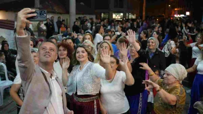 Başkan Sarıkurt, Hıdırağa Mahallesi'nde Halkın Sevgi Dolu Karşılama Törenine Katıldı