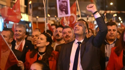 Binlerce Bornovalı Cumhuriyet’in 102. Yılını ışıklarıyla aydınlattı