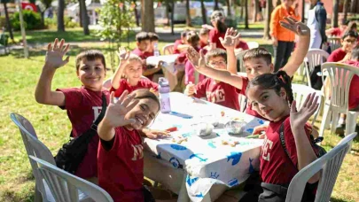 Bornova’da düzenlenen etkinlikte kitaplarla aydınlanan kültür şöleni yaşandı