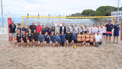 Burhaniye’de Geleneksel Ören Atatürk Kupası Plaj Voleybolu Turnuvası başladı