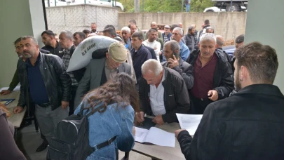 Büyükşehir'den çiftçinin maliyetini düşüren destek: Üreticilere yüksek verim sağlayan İtalyan çimi tohumu dağıtıldı