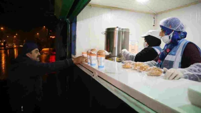 Büyükşehir’in çorba ikram noktaları 40 noktada 15 bin kişiye hizmet veriyor