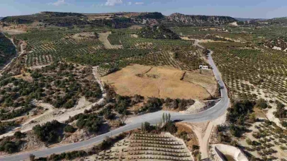 Kent içi ulaşımı iyileştirmek amacıyla yapılan çalışmalar kapsamında, Büyükşehir Belediyesi ile ilçeler arasındaki ulaşım ağı daha da geliştiriliyor.