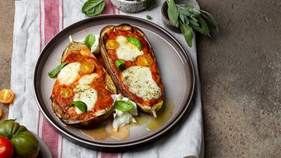 Fırında kaşarlı patlıcan tarifi... En kolay ve pratik fırında kaşarlı patlıcan nasıl yapılır? Pratik fırında kaşarlı patlıcan tarifi