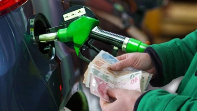Benzine ve motorine gece yarısı zam geldi! Yeni fiyatlar 11 Ekim'de yürürlüğe girdi.