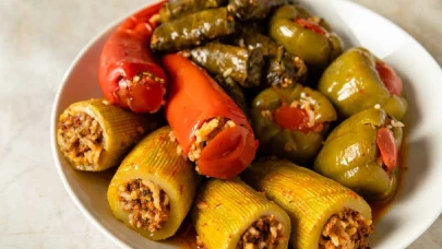 Karar vermek zor olacak! Eşsiz Karışık Dolma lezzetiyle damakları şenlendiriyor